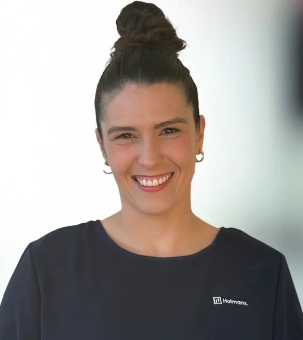 Chantel Du Plessis – Senior Client Manager at Holmans Chantel Du Plessis, Senior Client Manager at Holmans Chartered Accountants, smiling in professional headshot